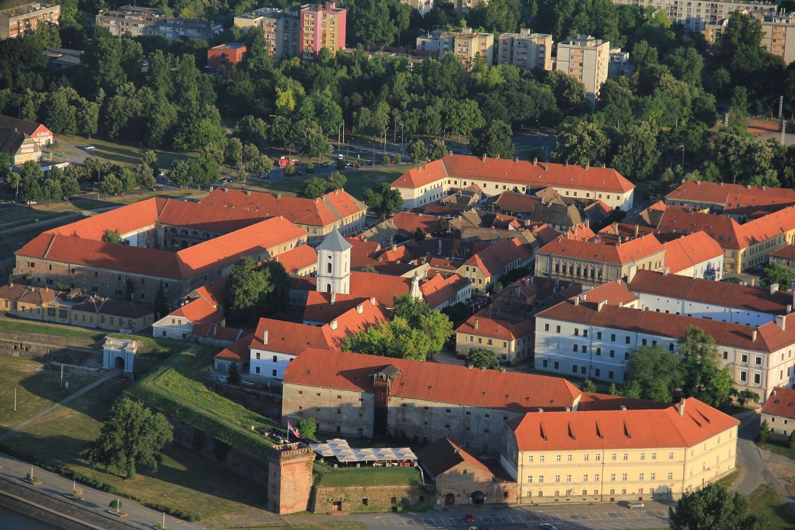 Auton vuokraus alueella Osijek